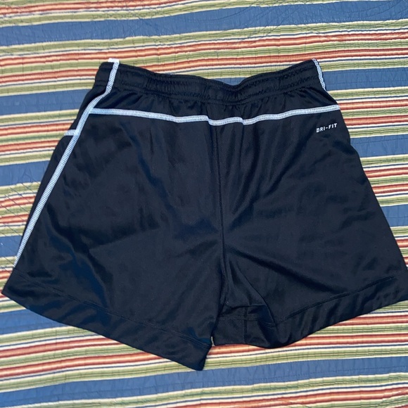 Women’s athletic shorts - Picture 4 of 4